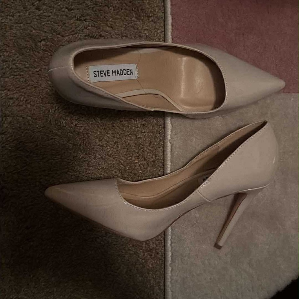 Steve Madden Women's Beige Pointed Heels